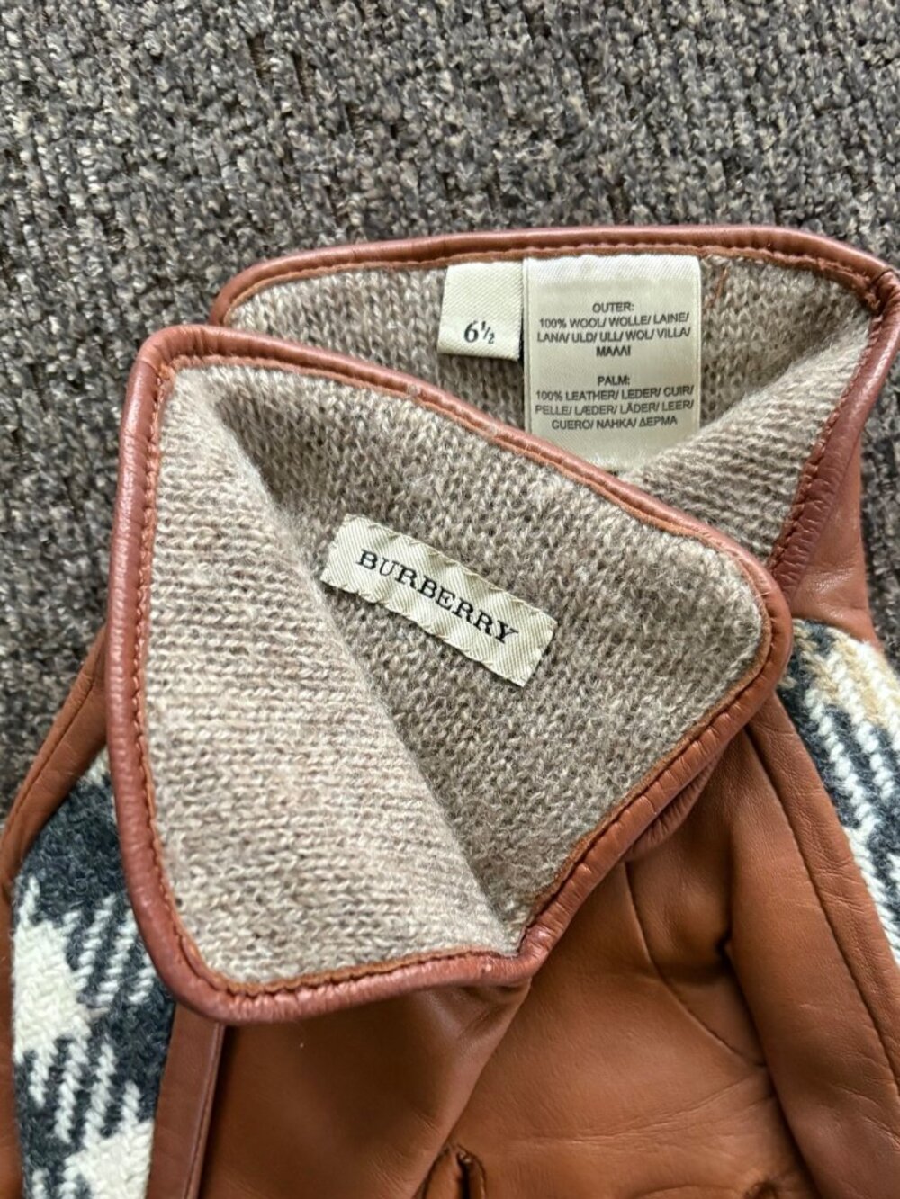 BURBERRY ICONIC PLAID Pattern 100% WOOL, LEATHER, CASHMERE Womens Gloves -Lined - Picture 9 of 16